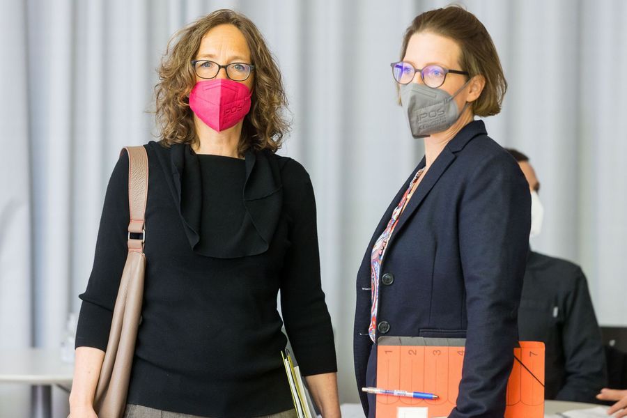 Susanne Strehle und Dr. Annette Tabbara vom BMAS