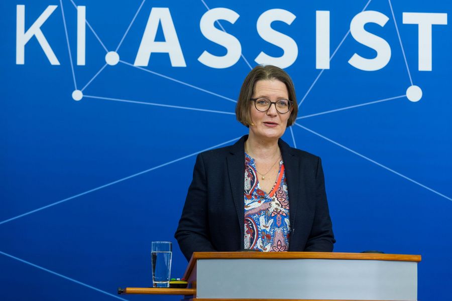 Dr. Annette Tabbara vom BMAS am Rednerpult