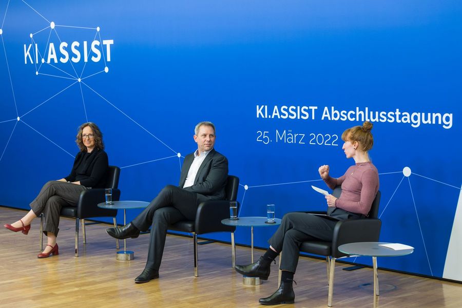 Susanne Strehle, Prof. Dr. Niels Pinkwart und Teresa Sickert