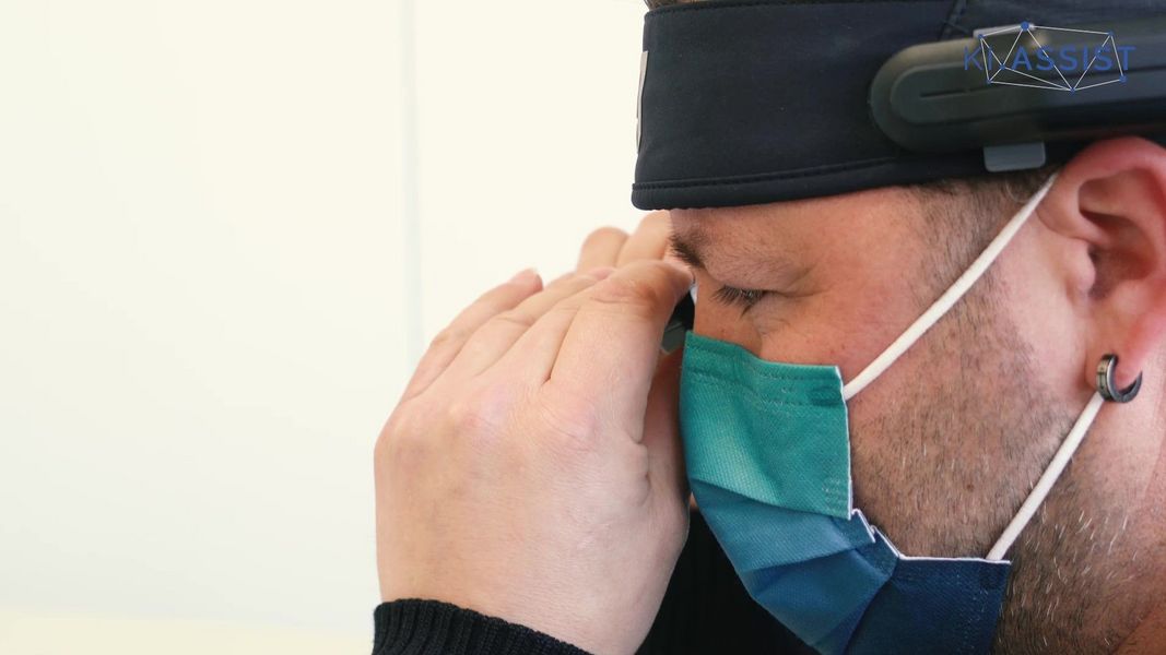 Steve schaut durch seine AR Brille