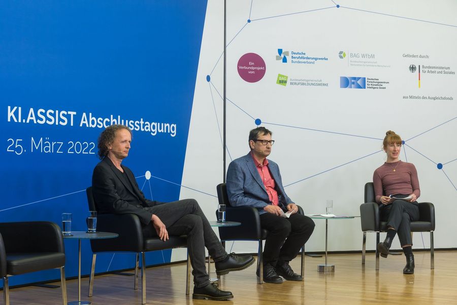 Torsten Grigull und Ingo Mangelsdorf vom WfbM Pirna mit Teresa Sickert