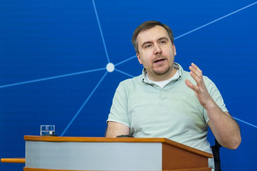 Prof. Dr. Benjamin Tannert am Renderpult