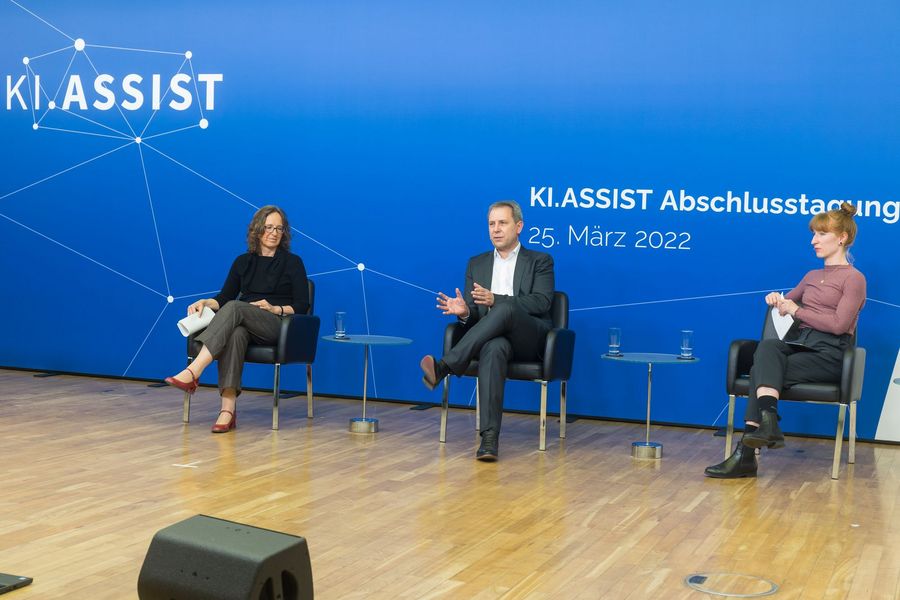 Susanne Strehle, Prof. Dr. Niels Pinkwart und Teresa Sickert