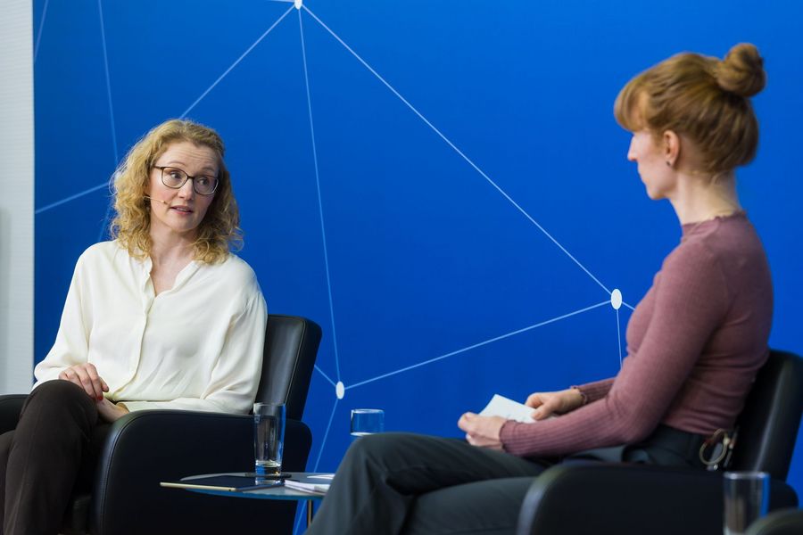 Dr. Susanne Bartel vom BV BFW und Moderatorin Teresa Sickert